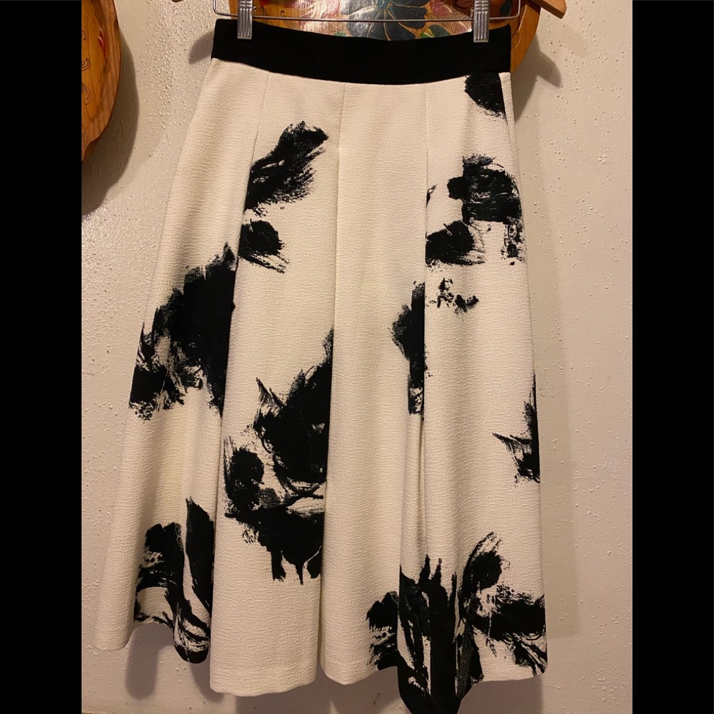 White House Black Market Skirt Size 2 Petite